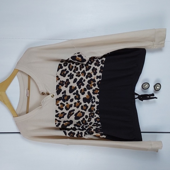 No Boundaries Womens Knit Animal Print/ Cream Crop Tie Hem Neutrals boho Sz.2X - Picture 1 of 7